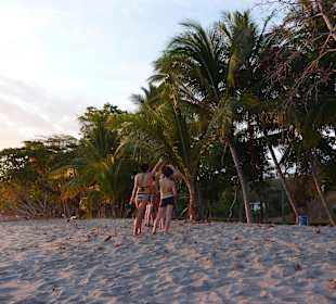 Playa Espadilla Affen beobachten am Abend