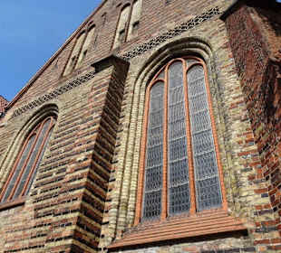 Farbglasuren der Backsteinwände