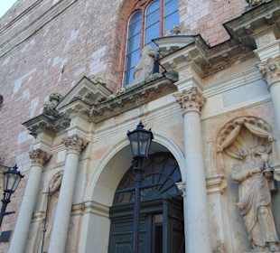 Вход в Домский собор