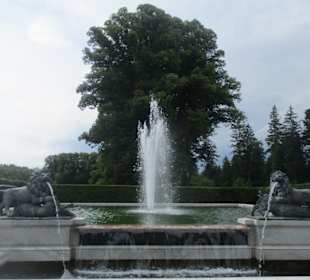 Marmorbrunnen "Der Kampf der Tiere"