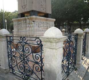 Hipodrom - postument pod obeliskiem