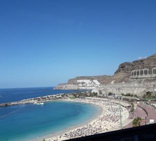 Playa de Amadores vom Bus aus.