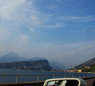 Hinten Torbole zu sehen