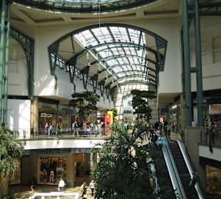 Blick von unten auf das obere Deck im Centro