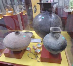 Keramikgegenstände der Monteña-Kultur