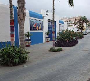 Calle de Mequinez, Blick zu Autos Plaza