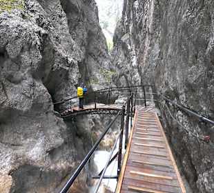 Wanderstege durch die Klamm