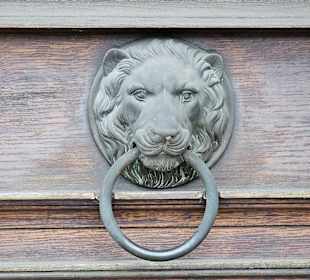 Verschlossene Hauptpforte