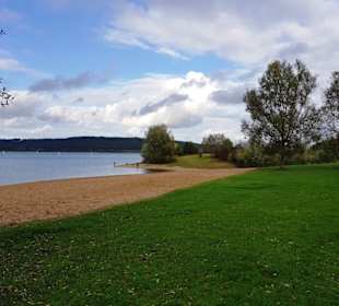 Am Badestrand entlang