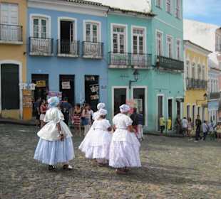 Brasil. Frauen mit typ. Tracht
