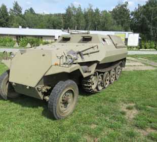 Auf dem Gelände des Militärmuseums Lesany
