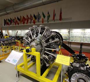 Motoren und Triebwerke