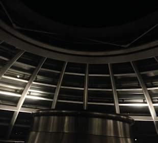 Można podziwiać gwiazdy w nocy na dachu