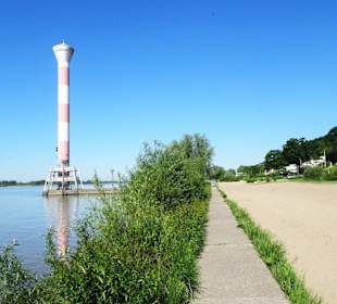 Der Leuchtturm am Strand von Blankenese