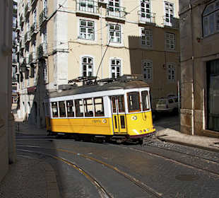 Eléctrico 28 in der Alfama