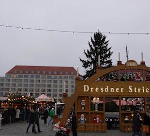 Der Eingang zum Strietzelmarkt