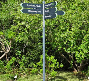 Wegweiser im Berggarten