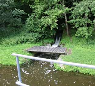 Hier kommt das Wasser aus dem Antrieb zurück
