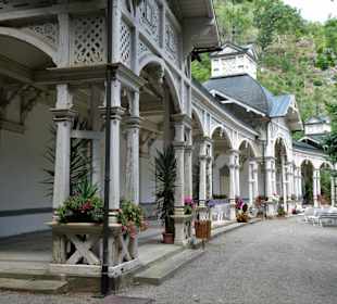 An den Kolonnaden im Kurpark Bad Berneck 