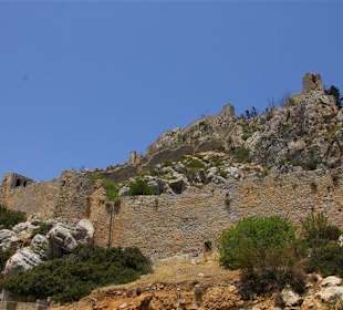 Blick von unten auf einen Teil von St. Hilarion