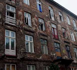 Ulica Wilcza - kamienica pełniąca funkcję squatu