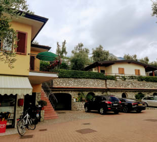 Richtung Waschplätze und Sanitärbereich  Camping & Bungalows Nanzel