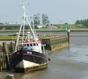 Cafe Hafenblick: Blick auf Hafeneinfahrt bei Ebbe