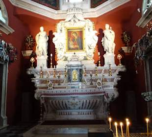 In der Kirche unsere liebe Frau vom Felsen