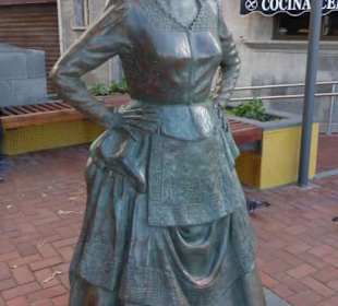 Denkmal Mary Sánchez an der Promenade