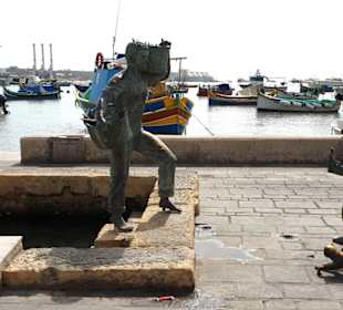 Denkmal beim Hafen