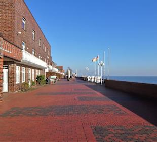 Spaziergang über die Südstrandpromenade