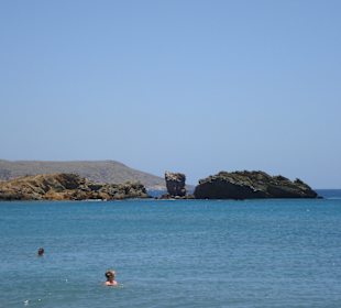 Blick vom Strand aufs Meer