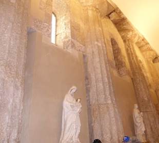 Griech. Säulen und eine Muttergottes