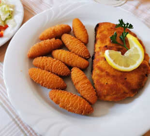 Cordon Bleu mit Kroketten und Salat 13,60 €