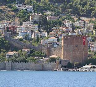 Roter Turm mit Mauern