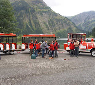 Haltestelle der Bimmelbahn am See