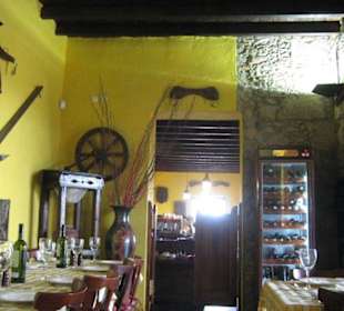 Gastraum mit Blick zur Bar