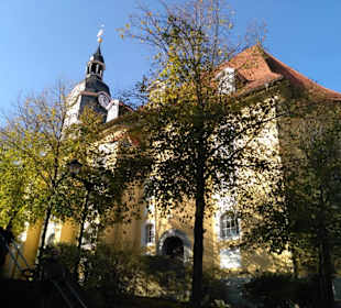 Blick zur Kirche von der Fußgängerzone aus