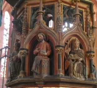 Am Marktplatz: die ev. Stiftskirche St. Goar