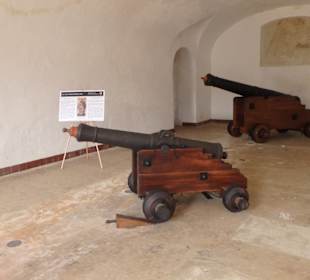 Alte Kanonen im Museum