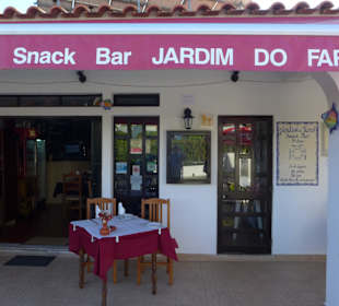 Man kann auch auf der Terrasse essen