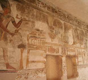 Neu Amada, Tempel von Derr
