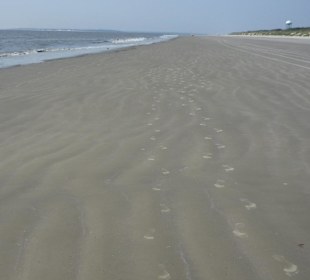 Strand hinter dem  Hotel