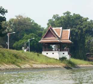 Flußfahrt um die Insel