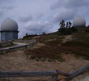 Die markanten Radarkuppeln