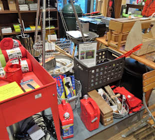 In den Verkaufsräumen des Manufactum Warenhauses