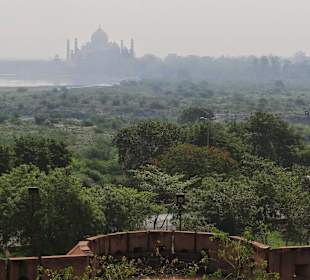 Widok z Red Fort na Taj Mahal