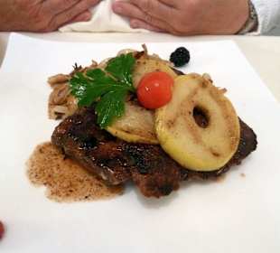 Kalbsleber Berliner Art mit Apfel und Püree