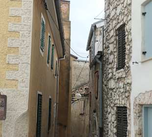 Bei einem Altstadtbummel durch Novi Vinodolski