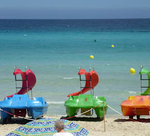 Strand Cala Millor Tretboote